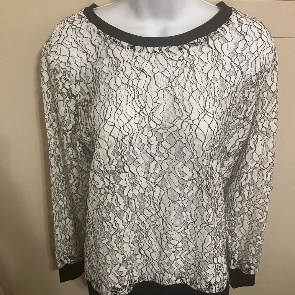 Never Been Worn-Mod X-Elegant Black and White Lace Women's Top